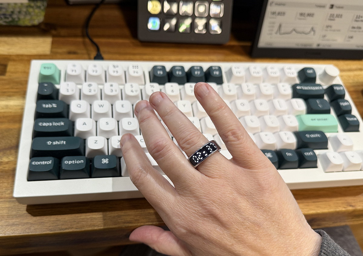 Lumeom smart ring review - It has a built-in display!