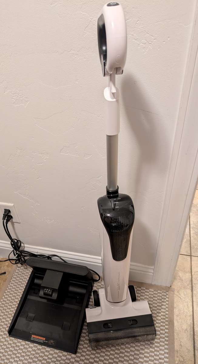 UWANT D100 wet & dry vacuum cleaner review - The mop dries itself!
