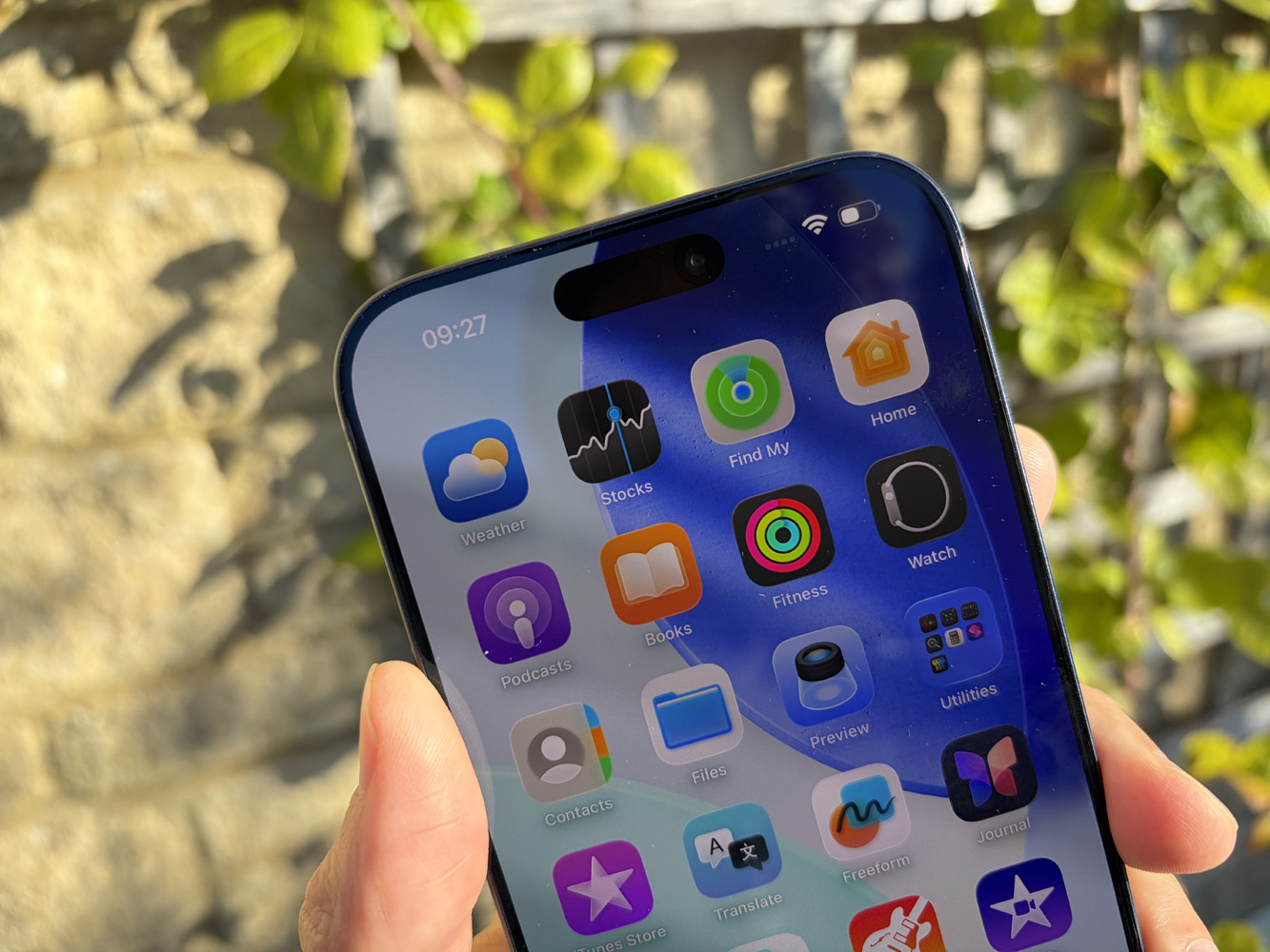Apple preparing a curved ‘Liquid Glass Display’ for iPhone 20? Colour us intrigued